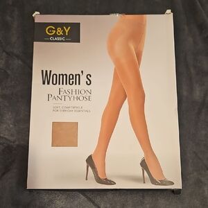 G & Y Classic Womens Fashion Pantyhose Nylons Everyday Essential Sz M 2 Pair NWT